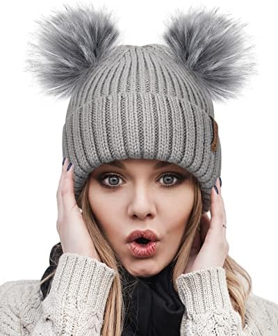 FURTALK Sevimli Kış Bere Şapka Kadın Kızlar için Sıcak Örgü Şapka ile Çift Faux Kürk Pom Poms
