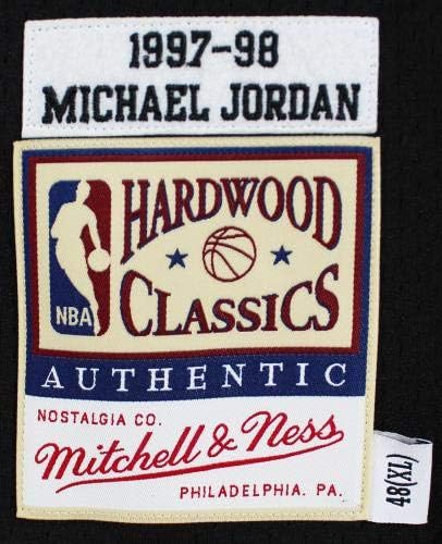 Bulls Michael Jordan İmzalı Siyah M & N 1997-98 HWC Forması UDA BAJ02946-İmzalı NBA Formaları